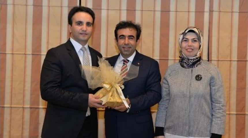 Vali G&uuml;zeloğlu Ve Eşi, Tayini &Ccedil;ıkan M&uuml;lki İdare Amirleriyle Veda Yemeğinde Bir Araya Geldi