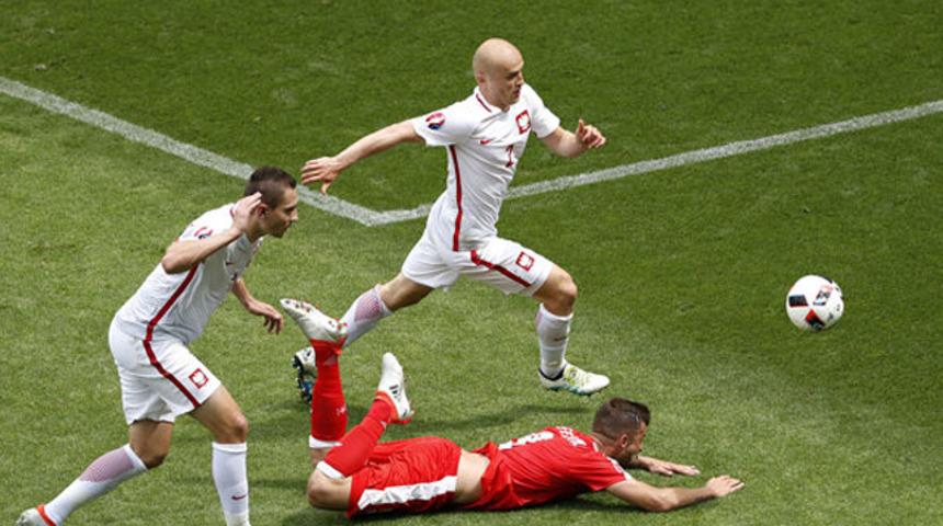 Trabzonspor Michal Pazdan ve Artur Jedrzejczyk’i takibe aldı