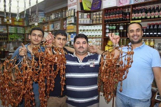 Kilis’te Üzüm Tatlılarına Rağbet Artıyor