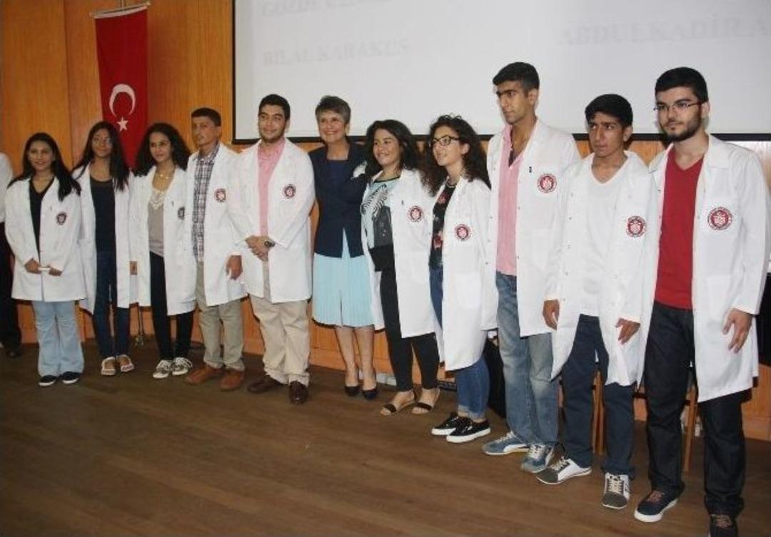 Doktor Adayları Beyaz &Ouml;nl&uuml;klerini Giydi