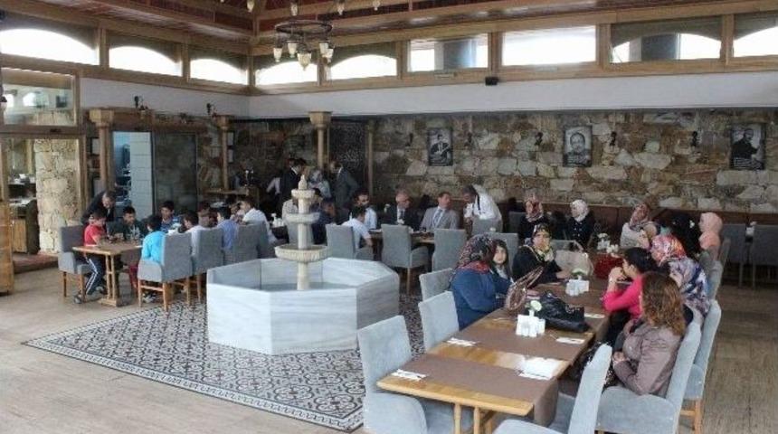 İyiliği &Ouml;ğrendiler Altınla &Ouml;d&uuml;llendirildiler