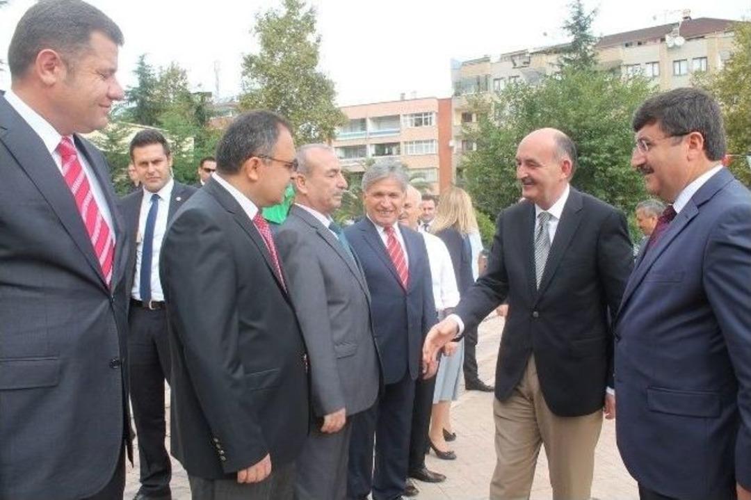 Bakan M&uuml;ezzinoğlu Trabzon&rsquo;da