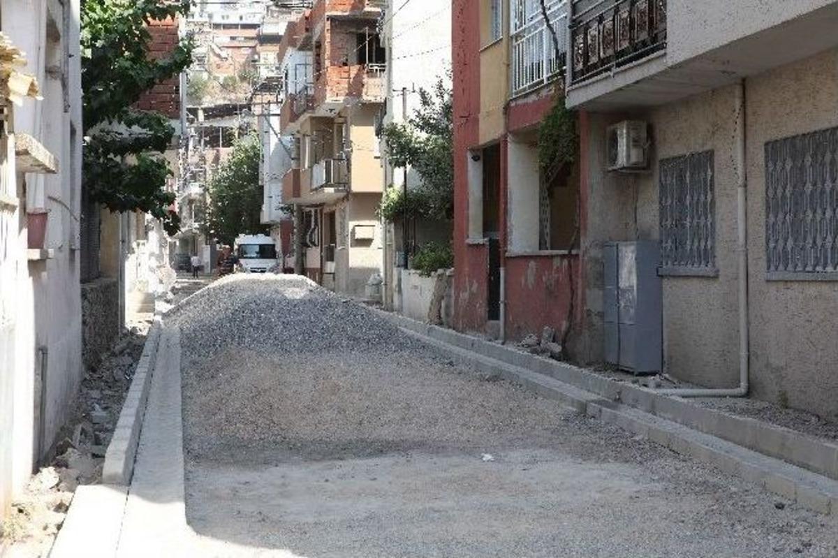 Bayraklı Sokakları Şantiyeye D&ouml;nd&uuml;