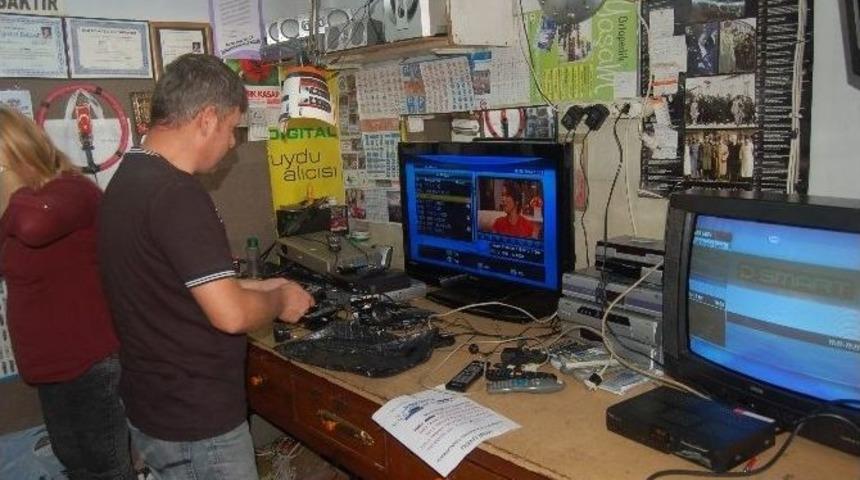 Lapseki&rsquo;de Vatandaşlar Elektronik&ccedil;ilere Akın Etti