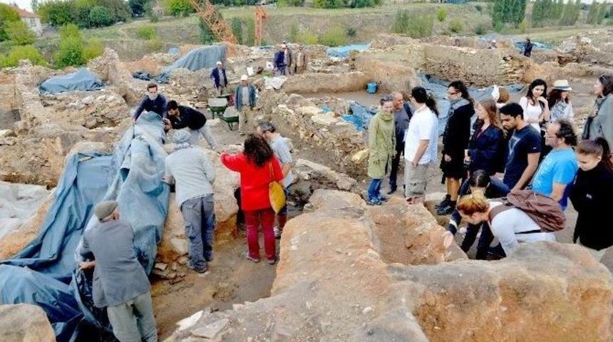 Sempozyum Sanat&ccedil;ılarından Tarihi Gezi