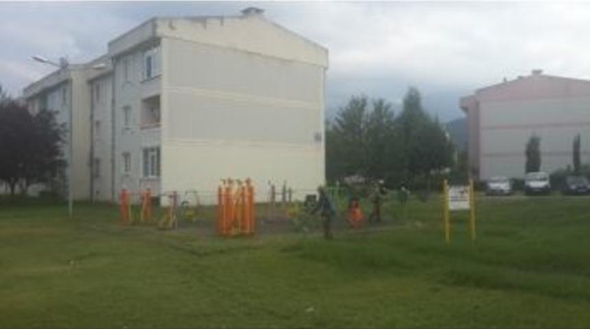 Kartepe&rsquo;de Yabani Ot Temizliği &Ccedil;alışmaları S&uuml;r&uuml;yor