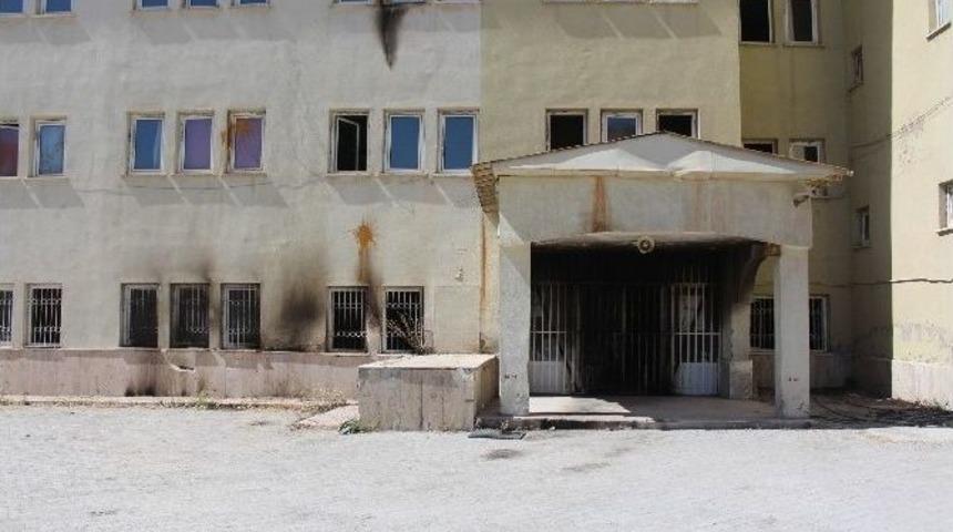 Saldırıya Uğrayan Okula Panzerli &Ouml;nlem