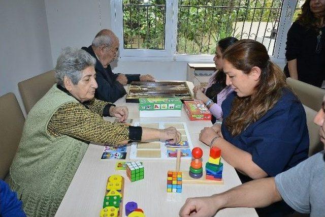 İzmir Büyükşehir Belediyesi, Alzheimer’e Karşı