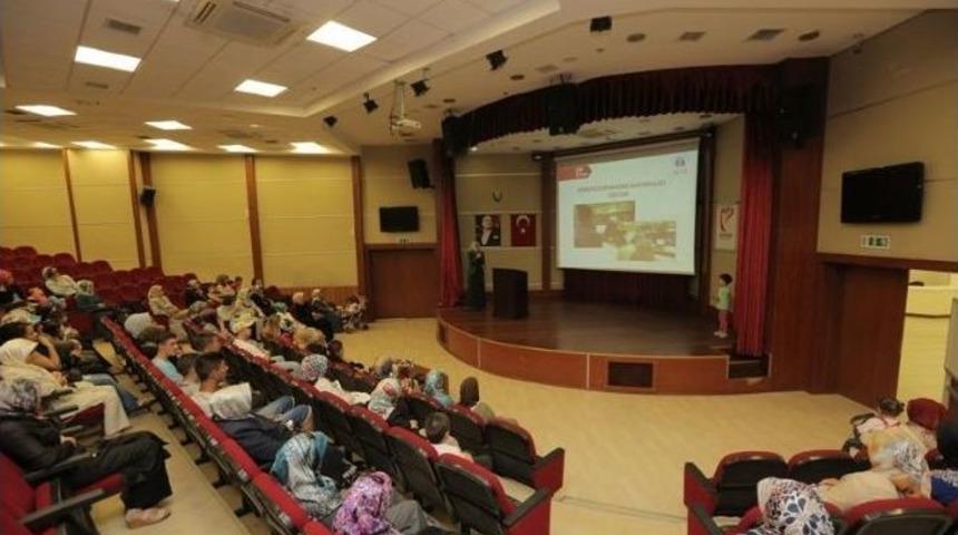 G&uuml;ng&ouml;ren&rsquo;de "okula Uyum S&uuml;recinde Anne Baba Tutumları" Semineri