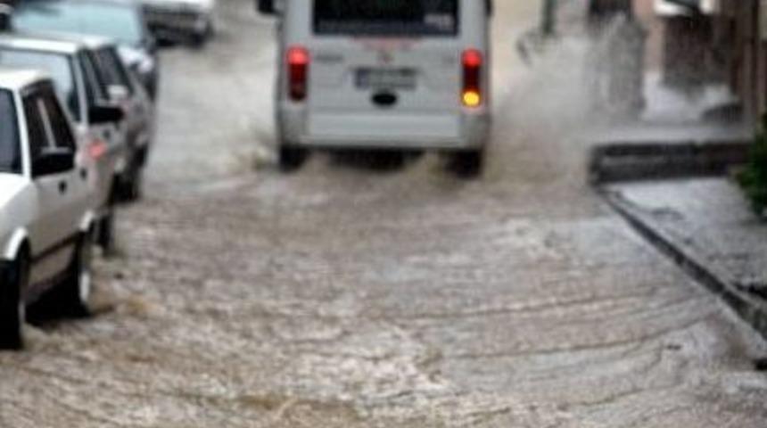 Bursa&rsquo;da Yağmur Yağışı
