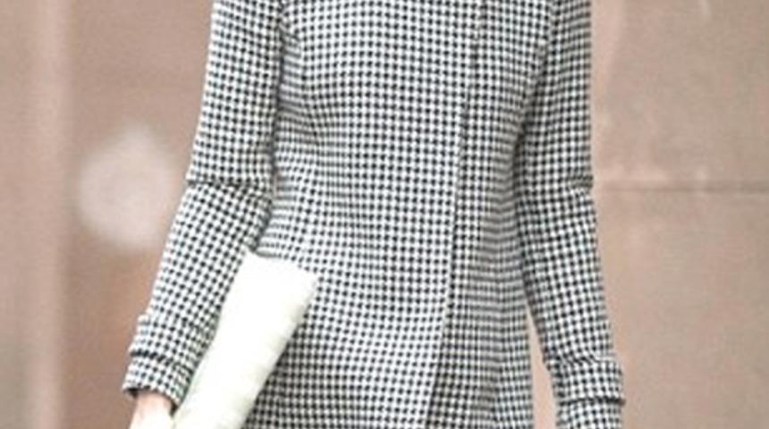  Masal prensesi Kate de yorgun d&uuml;şer