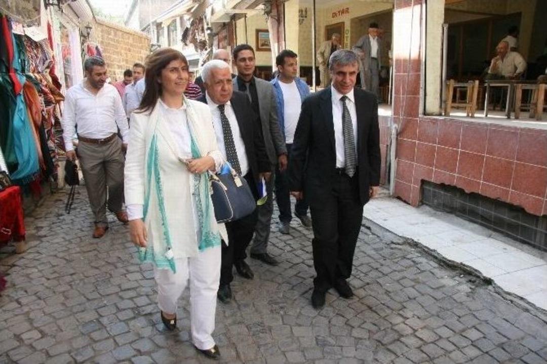 Ak Parti&rsquo;li Beyaz Restorasyon &Ccedil;alışmalarını İnceledi