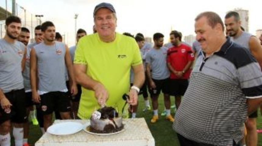 Levent Eriş 52. Yaş G&uuml;n&uuml;n&uuml; Kutladı