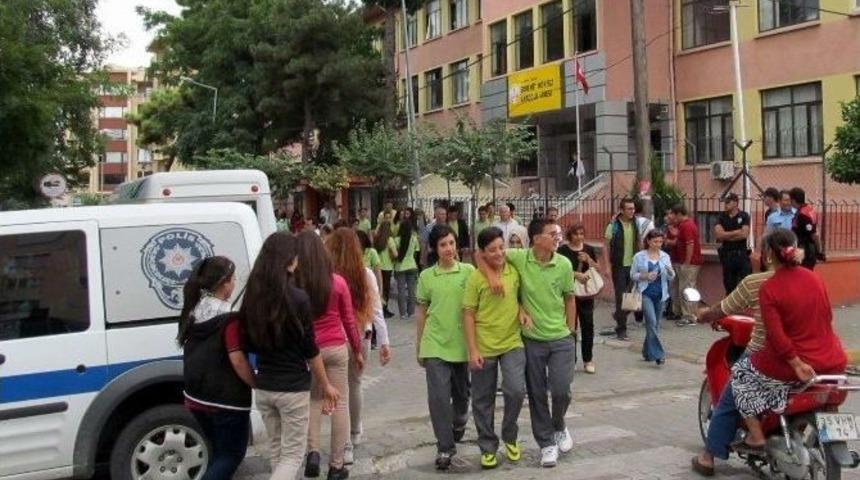 Edremit&rsquo;te Polis Okul &Ouml;nlerinde Kuş U&ccedil;urmuyor