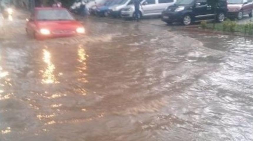 Trabzon&rsquo;da Şiddetli Yağmur Ve Dolu Etkili Oldu