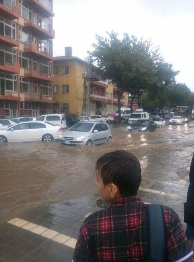 Trabzon’da Şiddetli Yağmur Ve Dolu Etkili Oldu