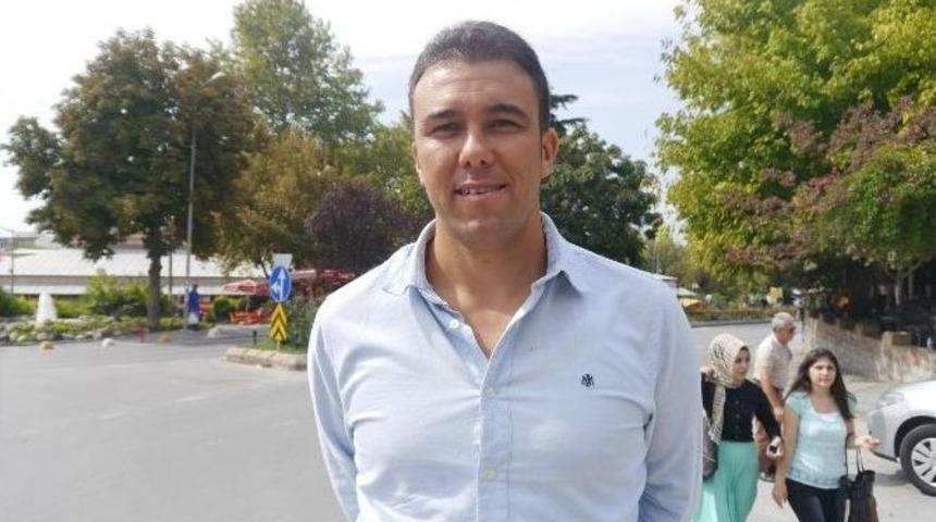 2 G&uuml;n &Ouml;nce Aldığı Eğitimle Yerde Yatan Kişiye M&uuml;dahale Etti