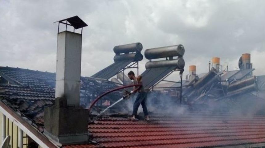 Kaynak Makinesinden &Ccedil;ıkan Kıvılcım İki &Ccedil;atıyı Yaktı