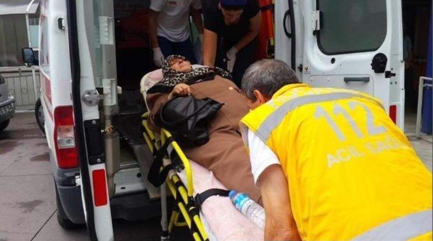 Karşıya Ge&ccedil;mek İsterken Araba &Ccedil;arptı