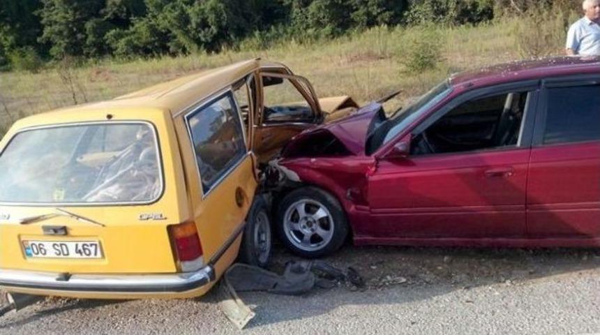 Sakarya&rsquo;da Trafik Kazası: 1 &Ouml;l&uuml;, 2 Yaralı