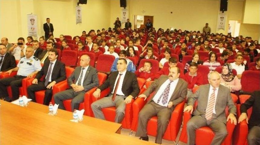 &Ouml;ğrenciler, Uyuşturucuya Karşı Bilgilendirildi