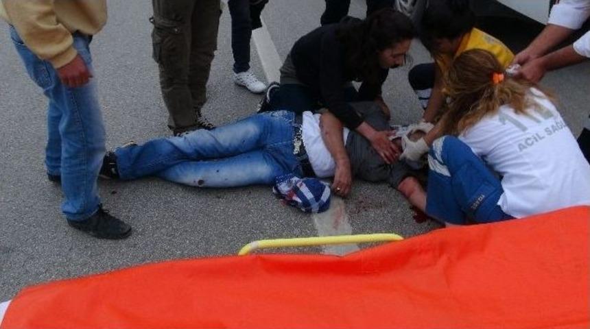 Minib&uuml;s&uuml;n &Ccedil;arptığı Adam Ağır Yaralandı