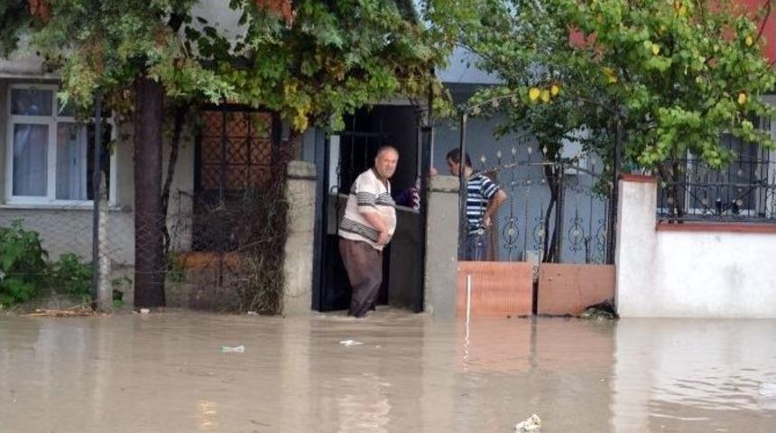Pınar&ccedil;a Deresi Taştı Evleri Su Bastı