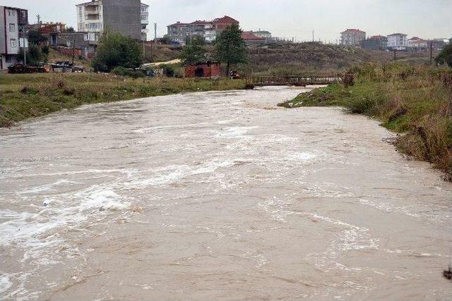 Pınarça Deresi Taştı Evleri Su Bastı