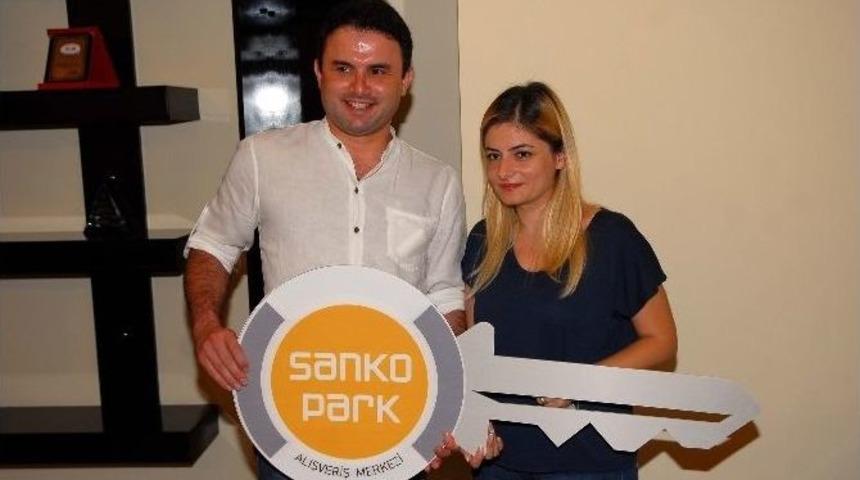 Sanko Park’ın Ev Talihlisi Tapusunu Aldı