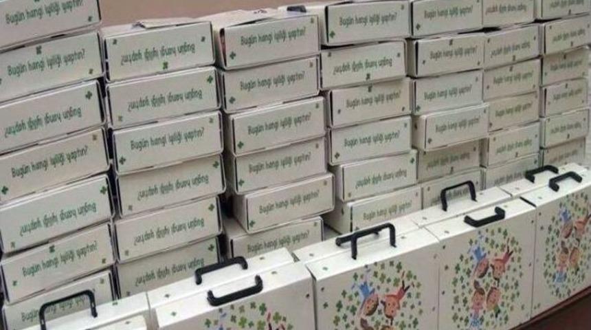 Elazığ&rsquo;da &Ouml;ğrencilere Kırtasiye Malzemesi Ve Kitap Yardımı Yapıldı