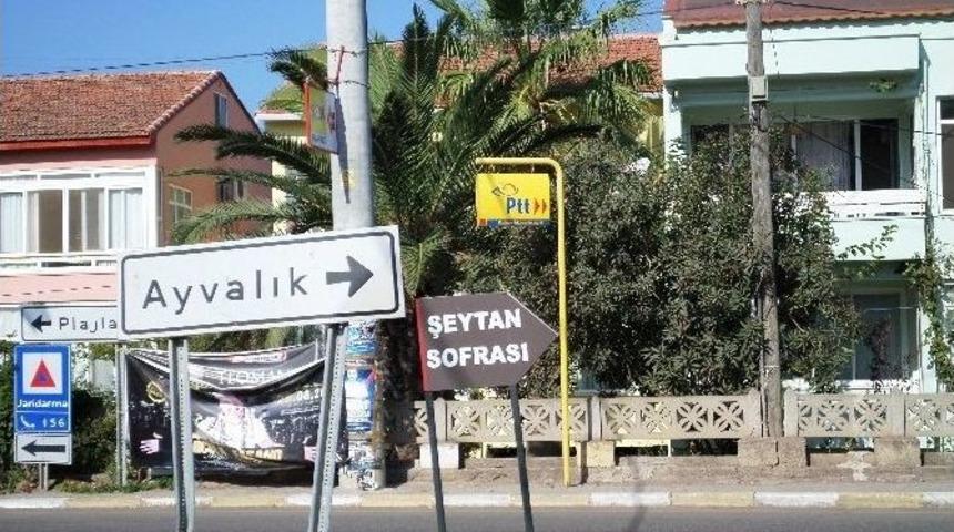 Turistleri Şaşırtan Tabela