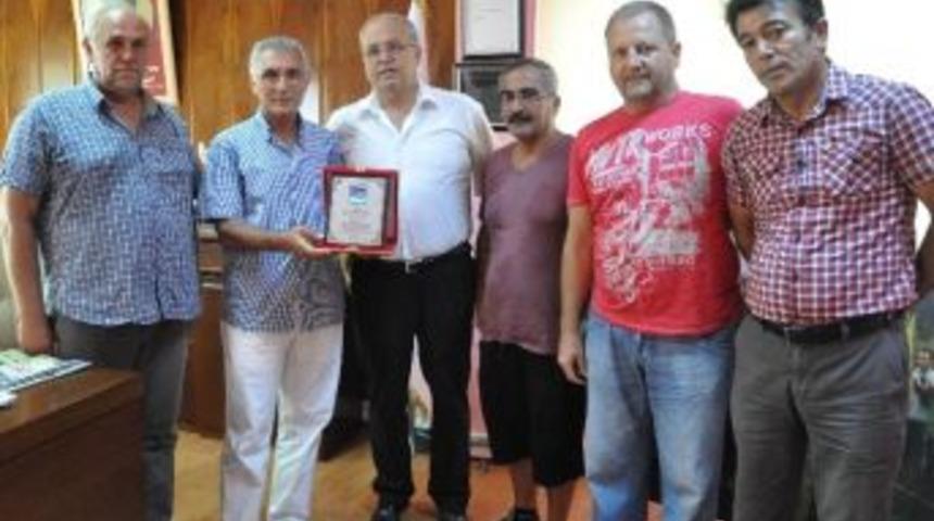 Sutopu Federasyonu&rsquo;ndan Hadi&rsquo;ye Plaket