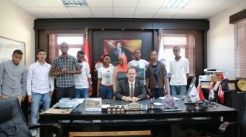 Rekt&ouml;r Coşkun Yabancı Uyruklu &Ouml;ğrencilere Kucak A&ccedil;tı