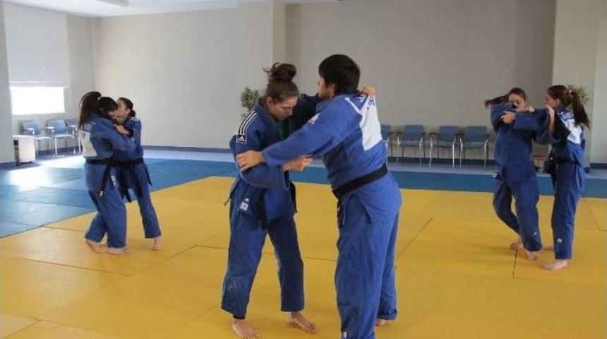 B&uuml;y&uuml;kşehirli İki Judocu, Avrupa Arenasında