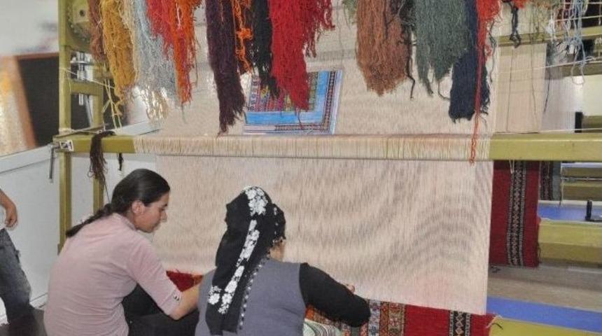 Kadın At&ouml;lyesi &Ouml;ğrencilerinden Suriye&rsquo;ye Destek