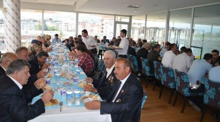 Gaziler Ve Ailelerine Yemek