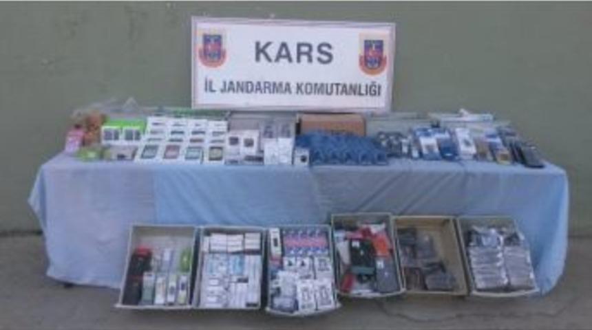 Kars&rsquo;ta 50 Bin Lira Değerinde Ka&ccedil;ak Cep Telefonu Aksesuarı Ele Ge&ccedil;irildi