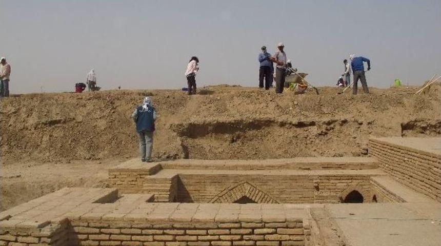 Sultan Alparslan T&uuml;rbesi Arkeolojik Kazısı Başladı