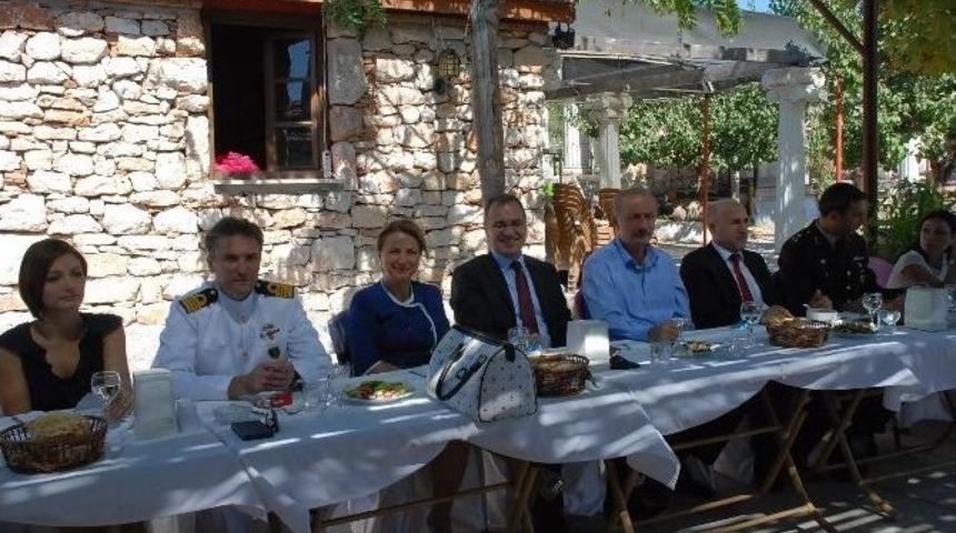 Kaymakam Emiroğlu, Son G&uuml;n&uuml;nde Gazileri Ağırladı