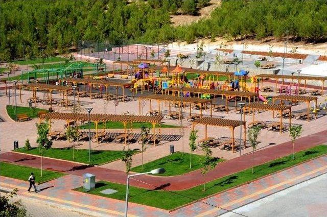 Şehitkamil Belediyesi Parkları Önemsiyor