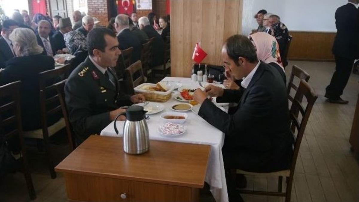 Edirne Valisi Şahin, Gazi Ve Yakınları İle Kahvaltıda Bira Araya Geldi