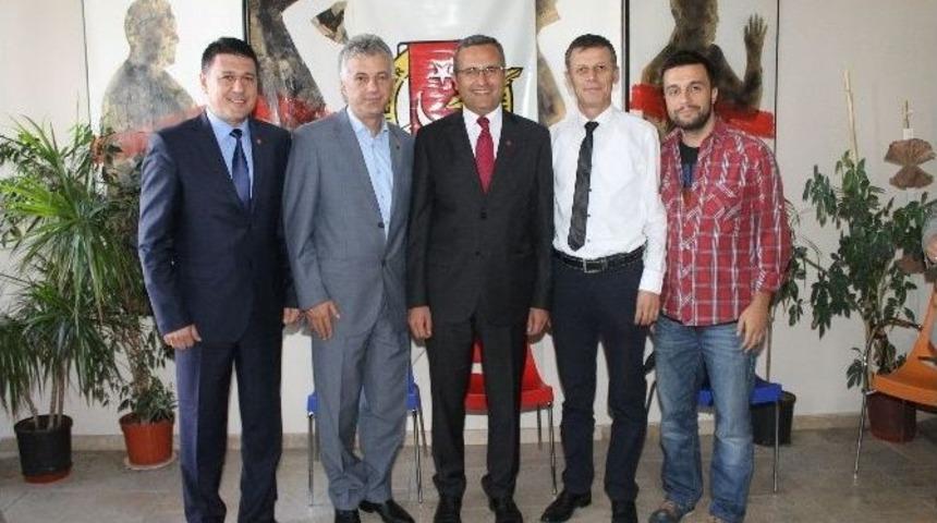 Vali Demir Gazetecilerle Vedalaştı