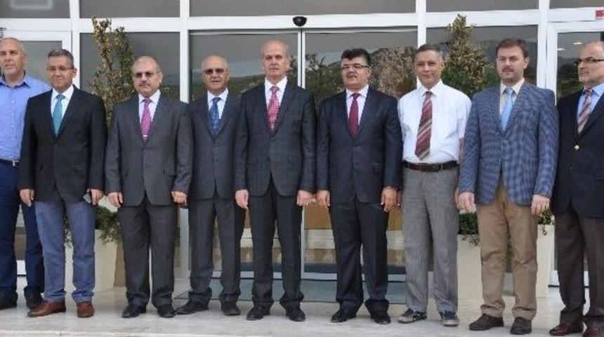 Rekt&ouml;r Adayı &Ccedil;elebi Basınla Buluştu