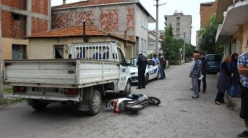 Elektrikli Bisiklet İle Kamyonet &Ccedil;arpıştı: 1 Yaralı