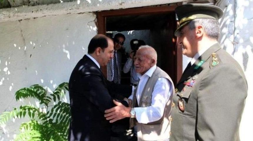 Kore Gazisine Sevindiren Ziyaret