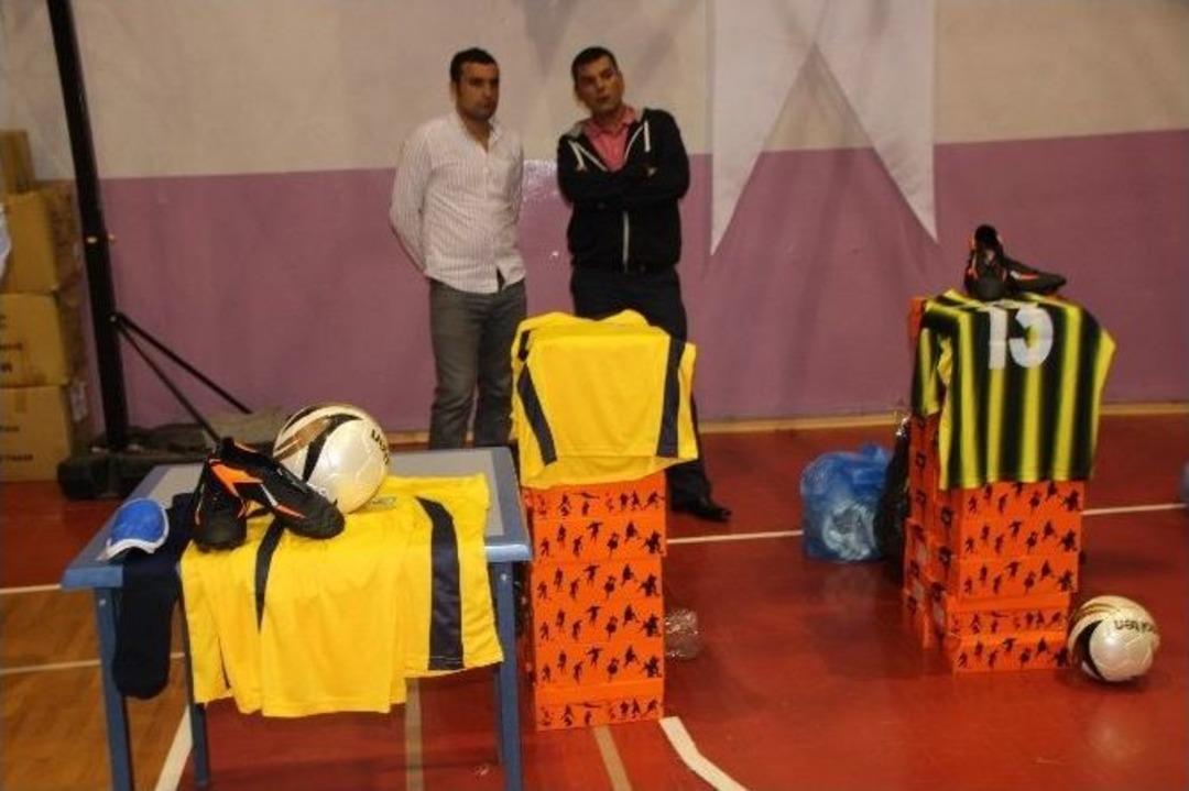 Bilecik İl &Ouml;zel İdaresi Amat&ouml;r Spor Kul&uuml;plerine Malzeme Yardımı Yaptı