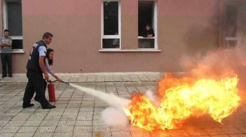 K&uuml;t&uuml;phane&rsquo;de Yangın Tatbikatı