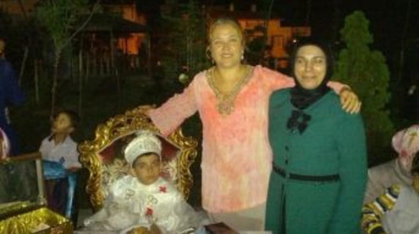 &Ccedil;erkezk&ouml;yspor Başkanı, Oğlunu S&uuml;nnet Ettirdi