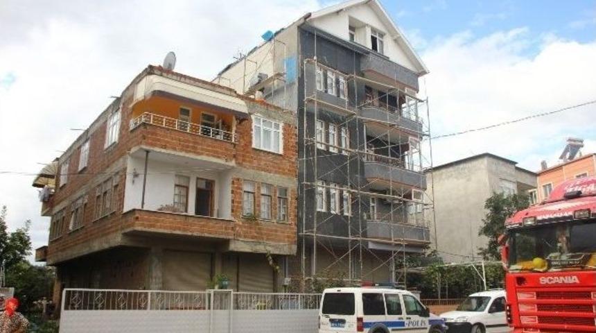 İnşaattan D&uuml;şen İş&ccedil;i Ağır Yaralandı