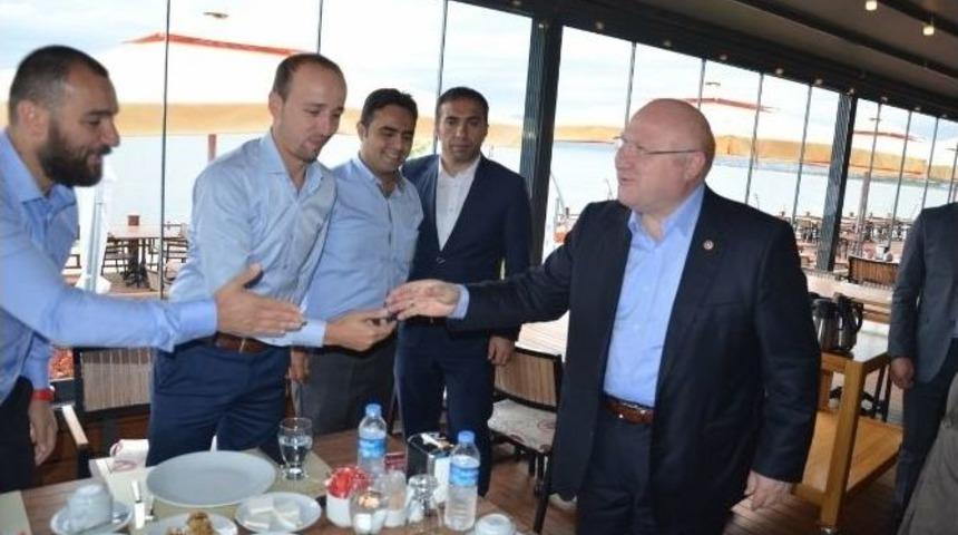 Milletvekili Şener Gen&ccedil; İş Adamları İle Kahvaltıda Buluştu